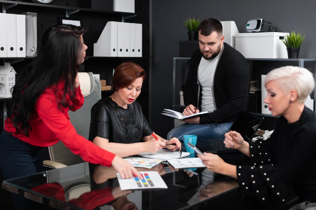 Cómo trabaja una agencia profesional de Fansly en el análisis inicial de un perfil