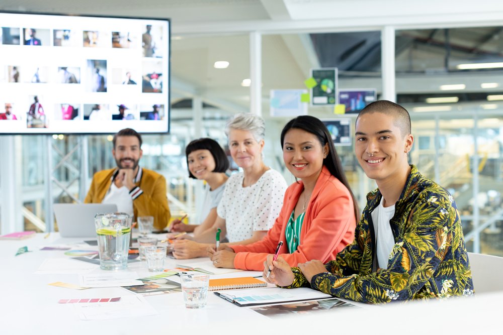 cómo elegir una agencia de Fansly de forma profesional